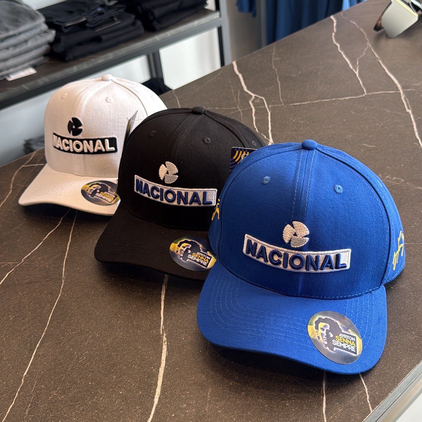 Bonés e acessórios
